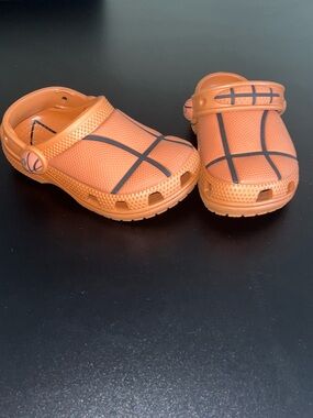 CROCS Kids Basketball-Stripe Clog in Tan with Black Accents
